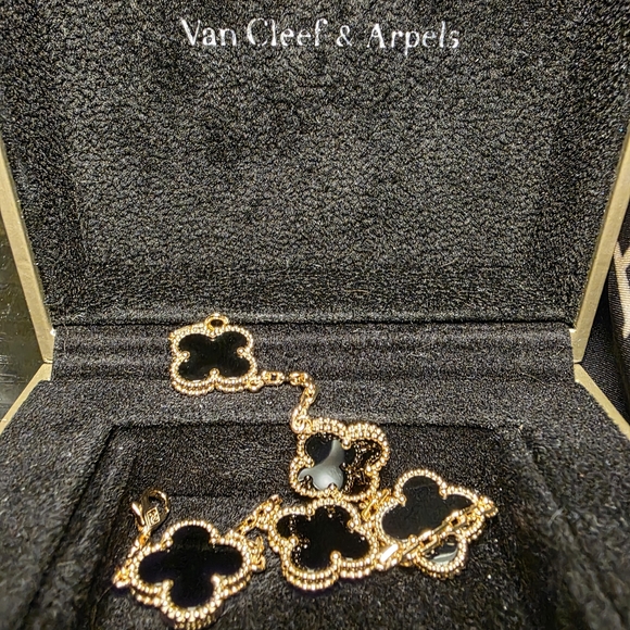 Alhambra Gold and Black Clover Bracelet - Picture 2 of 4